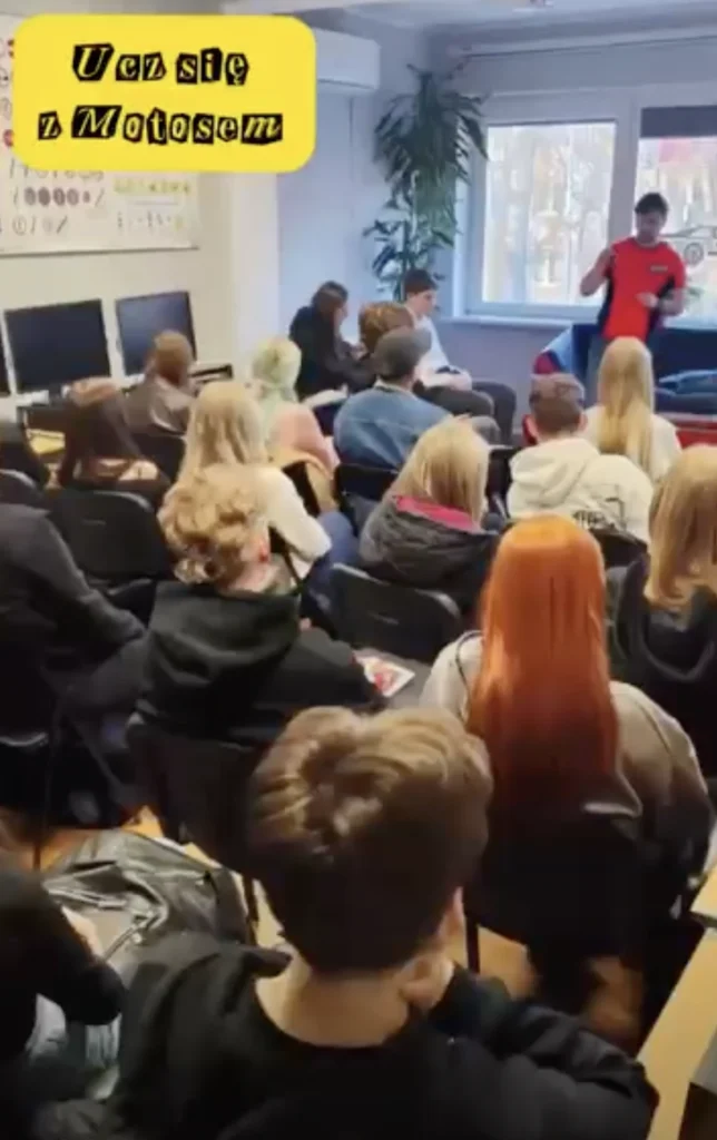 Wiosna w Motosie wybuchła młodością 17-latków, którzy korzystają z nowych przepisów i przygotowują się do nowych uprawnień w życiu.